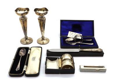 Lot 22 - A collection of silver items