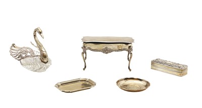 Lot 18 - A collection of silver items