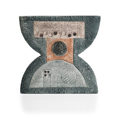 Lot 135 - A Troika stoneware anvil vase