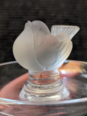 Lot 197 - A Lalique glass 'deux colombes' cendrier