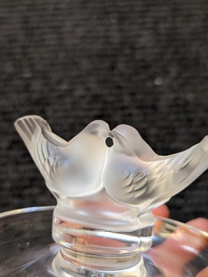 Lot 197 - A Lalique glass 'deux colombes' cendrier