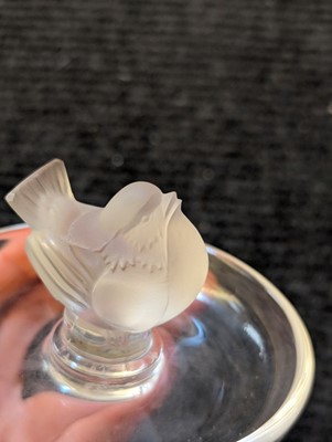 Lot 197 - A Lalique glass 'deux colombes' cendrier
