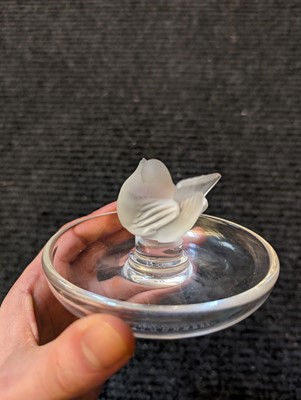 Lot 197 - A Lalique glass 'deux colombes' cendrier