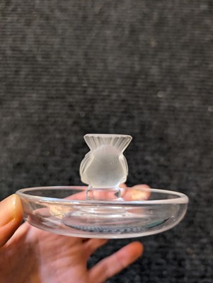Lot 197 - A Lalique glass 'deux colombes' cendrier