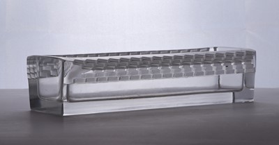 Lot 202 - A Lalique glass 'Feston' pattern glass centrepiece section