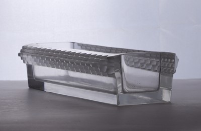 Lot 202 - A Lalique glass 'Feston' pattern glass centrepiece section