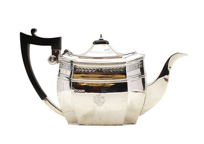 Lot 10 - A silver teapot