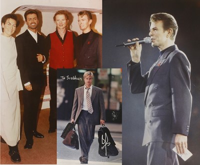 Lot 15 - A signed photograph of Brad Pitt