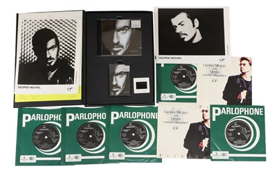 Lot 13 - A presentation box