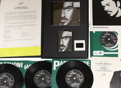 Lot 13 - A presentation box