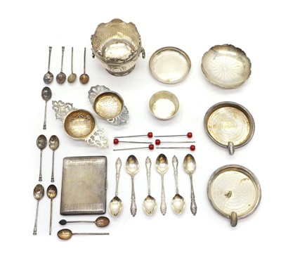 Lot 33 - A collection of silver items
