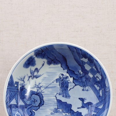 Lot 44 - A Chinese blue and white dish