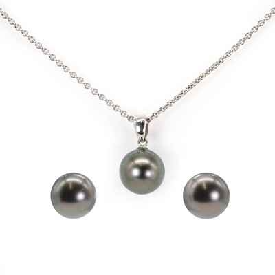 Lot 155 - An 18ct white gold black pearl necklace and black pearl stud earrings by Mikimoto