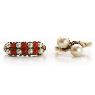 Lot 182 - Two 9ct gold rings