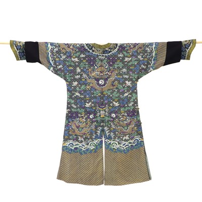 Lot 173 - A Chinese kesi dragon robe