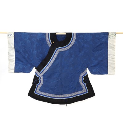 Lot 160 - A Chinese embroidered lady's robe