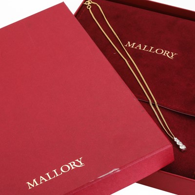 Lot 164 - An 18ct gold diamond three stone pendant and chain