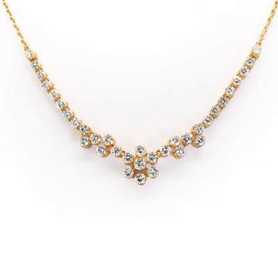 Lot 118 - A diamond floral necklace