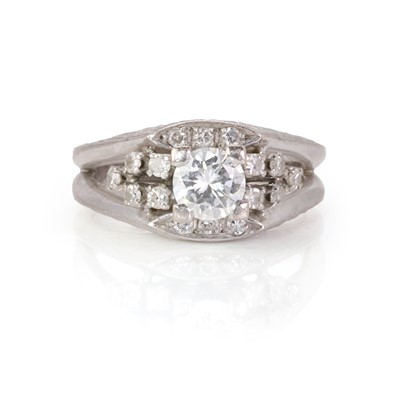 Lot 85 - A white gold diamond ring
