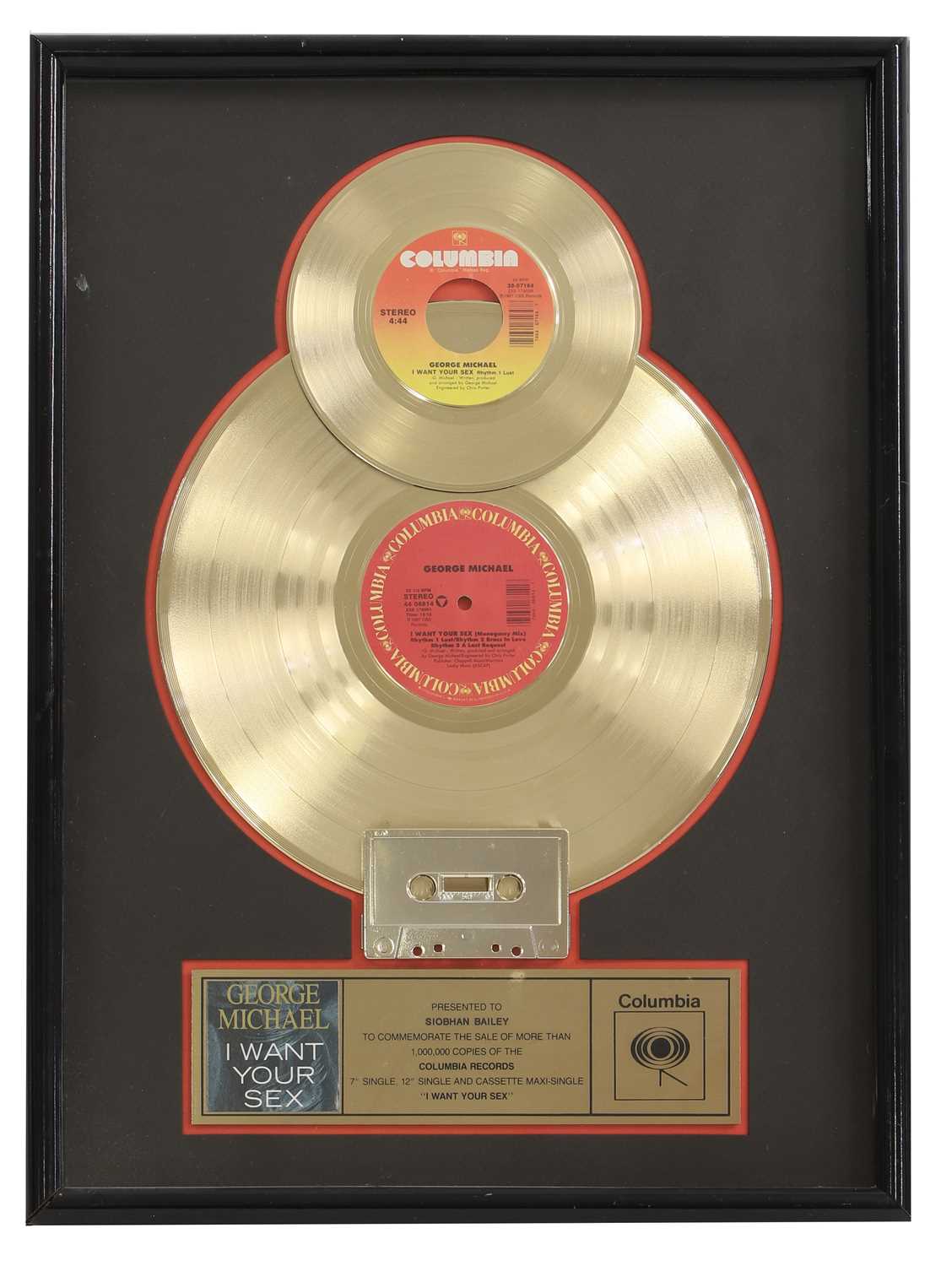 Lot 19 - A gold disc