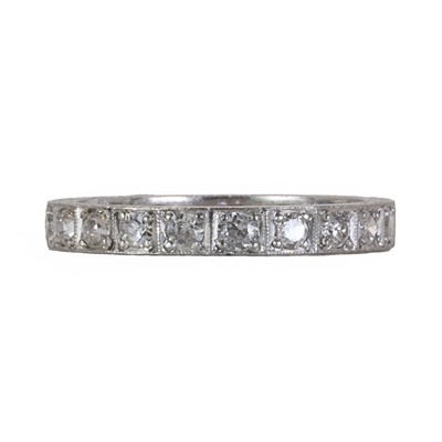 Lot 64 - An Art Deco diamond eternity ring