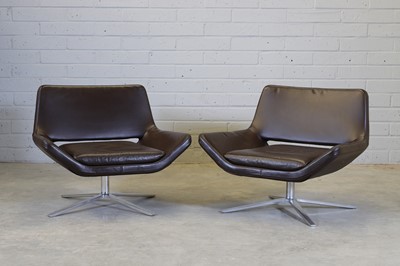 Lot 471 - A pair of 'Metropolitan ME84' lounge chairs