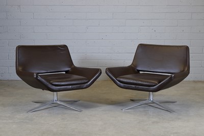 Lot 470 - A pair of 'Metropolitan ME84' lounge chairs