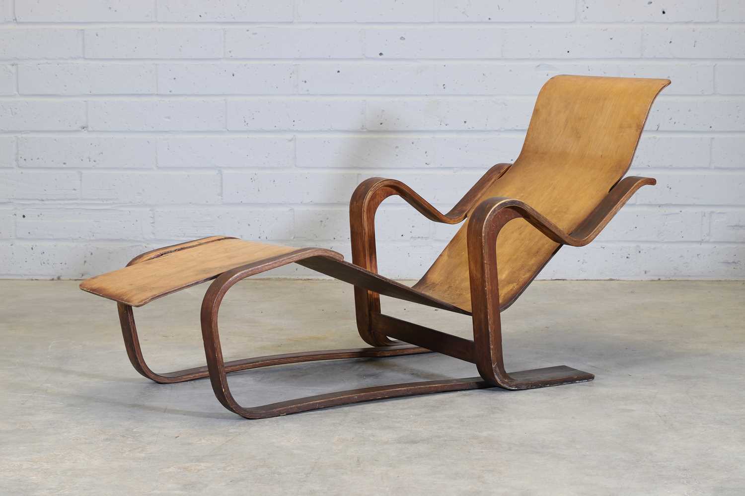 Lot 81 - A bentwood 'Long Chair' recliner
