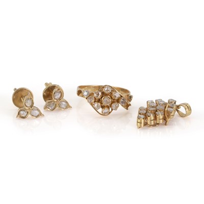 Lot 309 - A diamond earrings, ring and pendant set