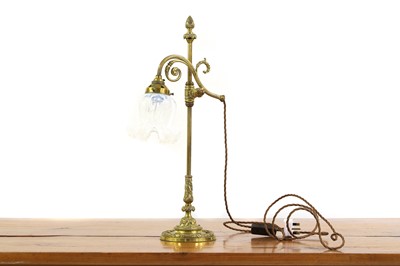 Lot 374 - A table lamp with a vaseline glass shade