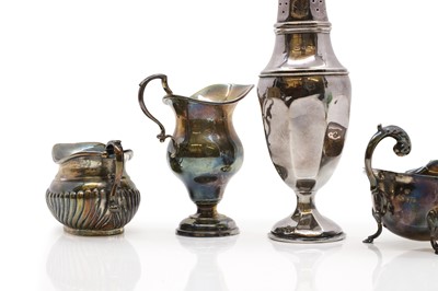 Lot 28 - A collection of silver items