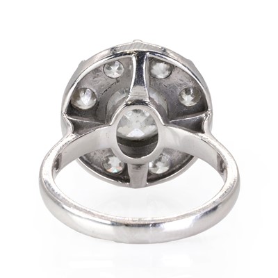 Lot 70 - An Art Deco diamond panel ring