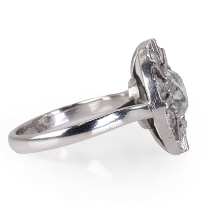 Lot 70 - An Art Deco diamond panel ring