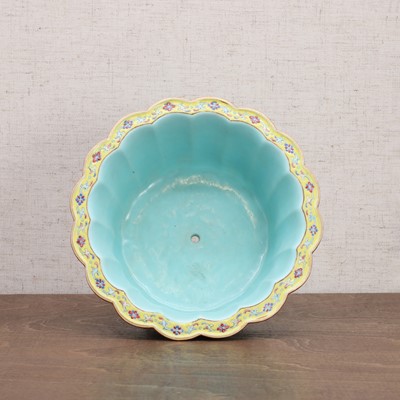Lot 90 - A Chinese famille rose jardinière
