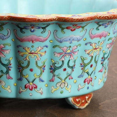 Lot 90 - A Chinese famille rose jardinière