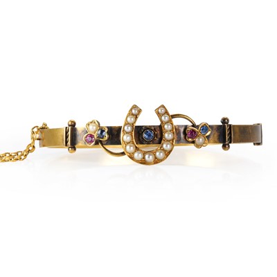 Lot 16 - A late Victorian 15ct gold horseshoe bangle