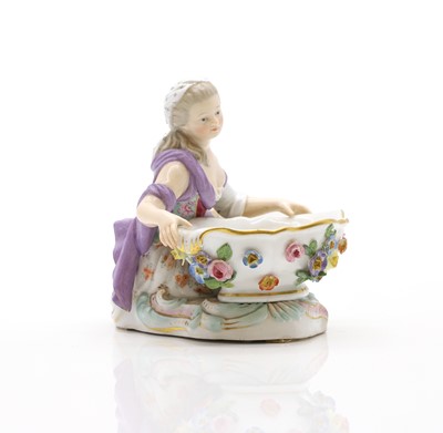 Lot 104 - A Meissen porcelain figural salt