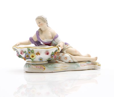 Lot 104 - A Meissen porcelain figural salt