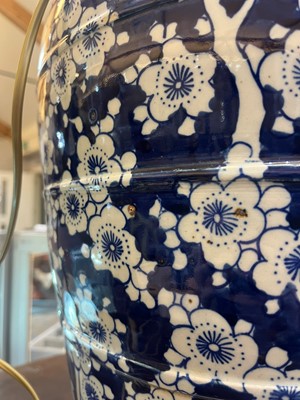 Lot 20 - A large porcelain table lamp