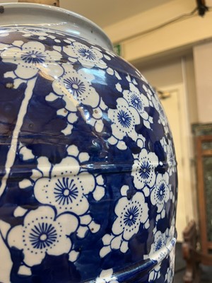 Lot 20 - A large porcelain table lamp