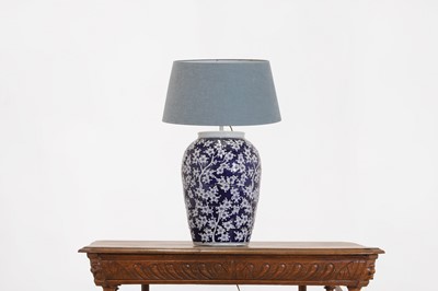 Lot 20 - A large porcelain table lamp