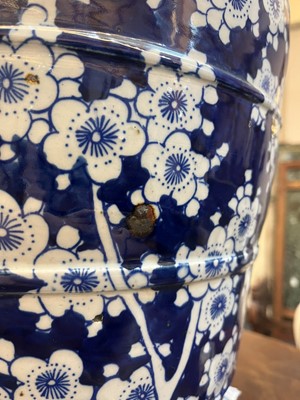Lot 20 - A large porcelain table lamp