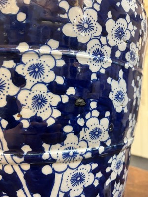 Lot 20 - A large porcelain table lamp