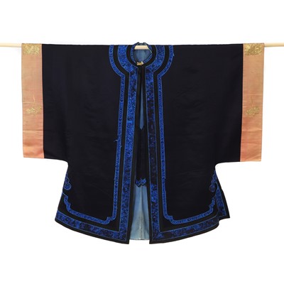 Lot 161 - A Chinese embroidered lady's robe