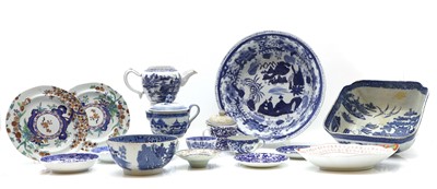 Lot 163 - A collection of English and Chinese blue and white pottery