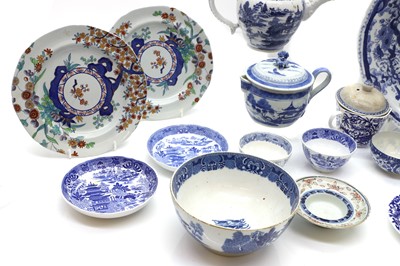 Lot 163 - A collection of English and Chinese blue and white pottery