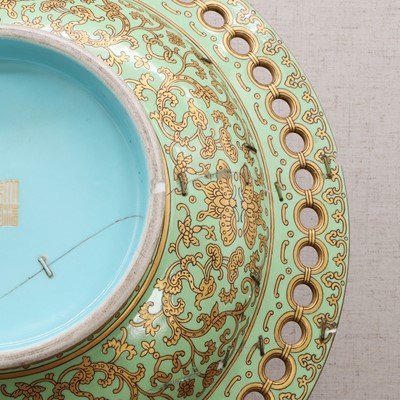 Lot 91 - A large Chinese famille rose plate