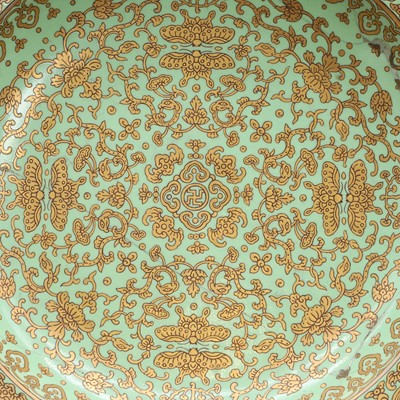 Lot 91 - A large Chinese famille rose plate