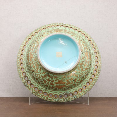 Lot 91 - A large Chinese famille rose plate