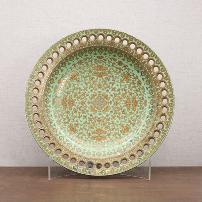 Lot 91 - A large Chinese famille rose plate